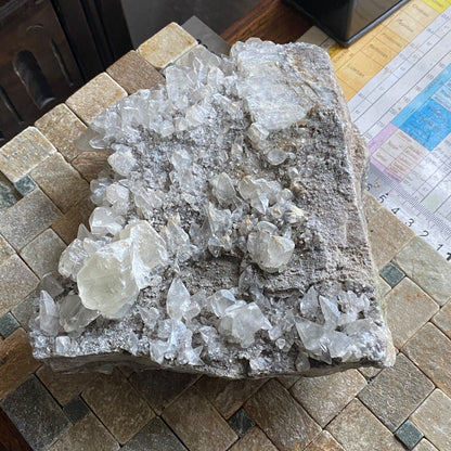 ASSEMBLAGE DE CRISTAL DE CALCITE ÉCHANTILLON IMPRESSIONNANT DE TAFF WELLS LOURD 1650g MF752