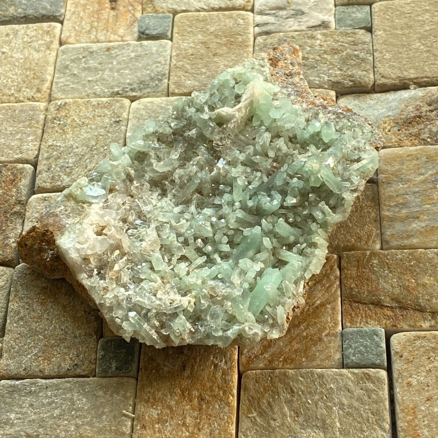 CUARZO FUCHSITE DE CHAGAI PAKISTÁN 119g MF1336