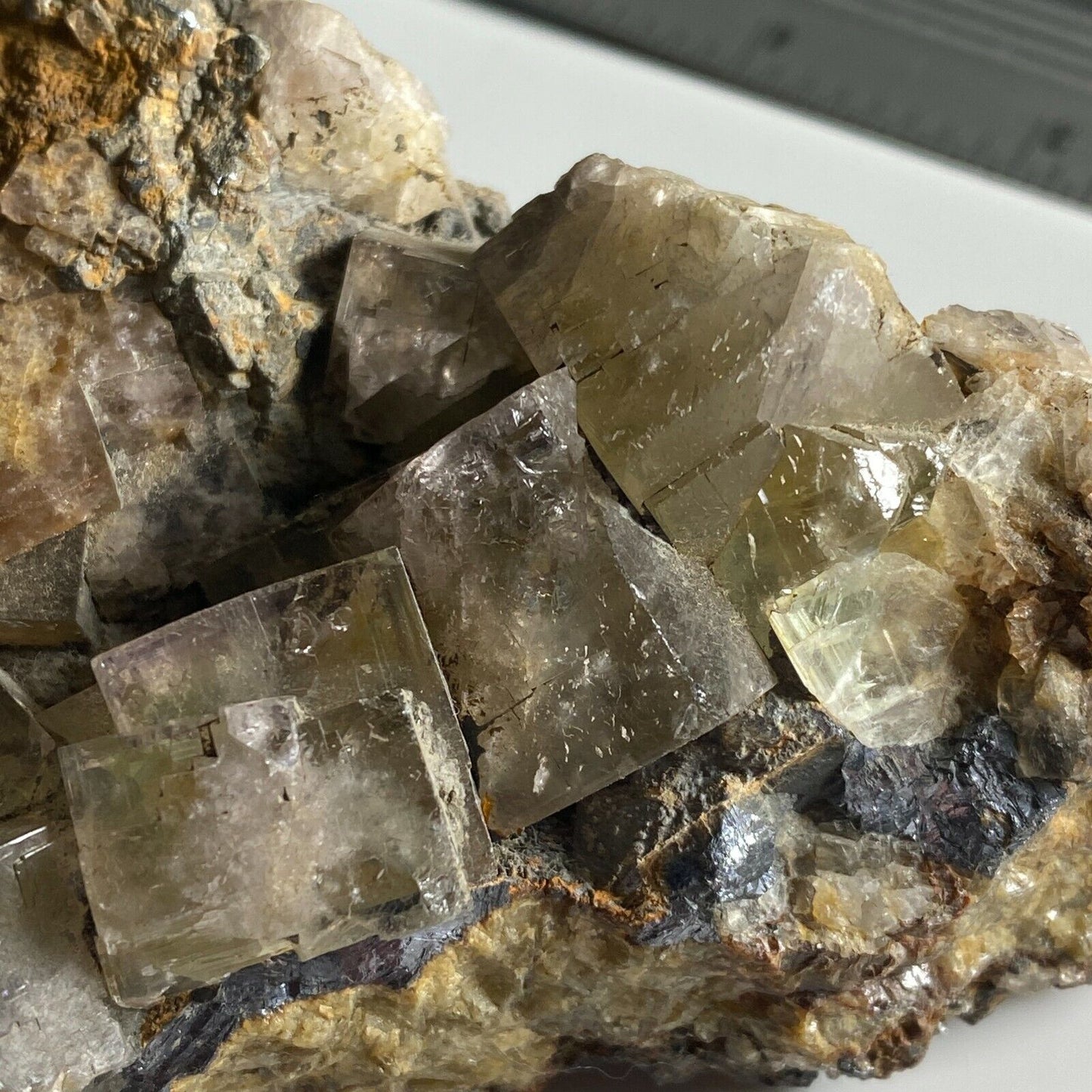 FLUORITE AVEC GALÈNE DE LA MINE ROGERLEY, CO DURHAM, ANGLETERRE. 435g MF6440