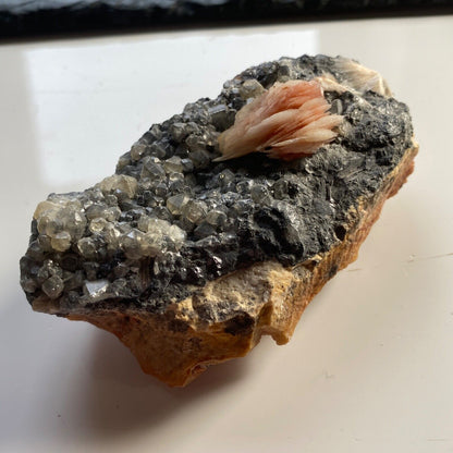 BARYTE SUR CERRUSITE DE LA MINE LAS DALLES, MAROC 188g MF1032