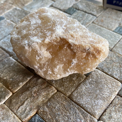 WOLLASTONITE DU DISTRICT MINIER DE FRANKLIN, ÉTATS-UNIS. 140g MF757