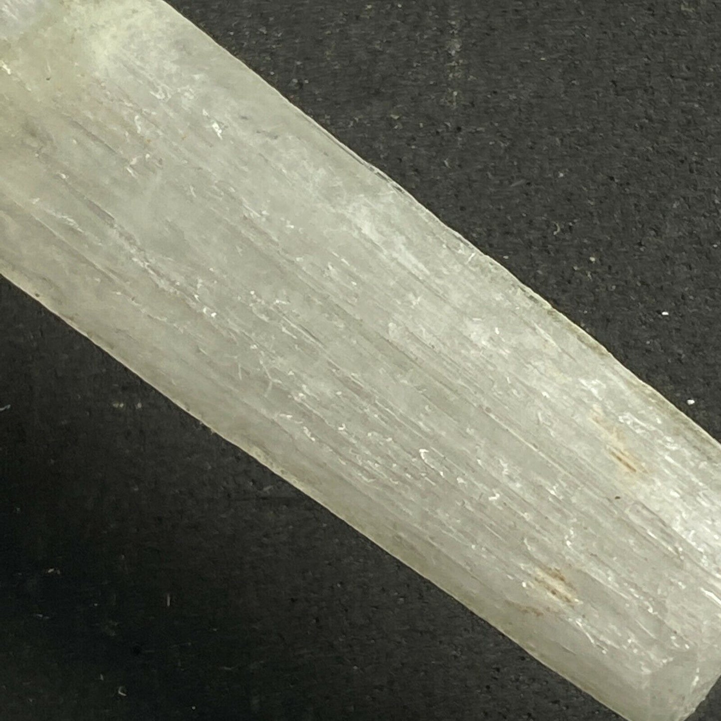 AGREGADO DE CRISTAL DE NATROLITA DE MAHARASHTRA INDIA 10g MF3131