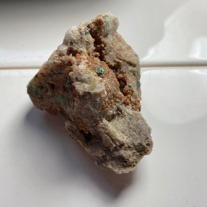 QUARTZ/CHRYSOCOLLE/MALACHITE ETC DE LA MINE LLECHWEDD, PAYS DE GALLES. 114g MF784