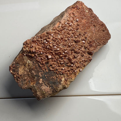 VANADINITE SUR MATRICE DU MAROC SUBSTANTIEL 675g MF359