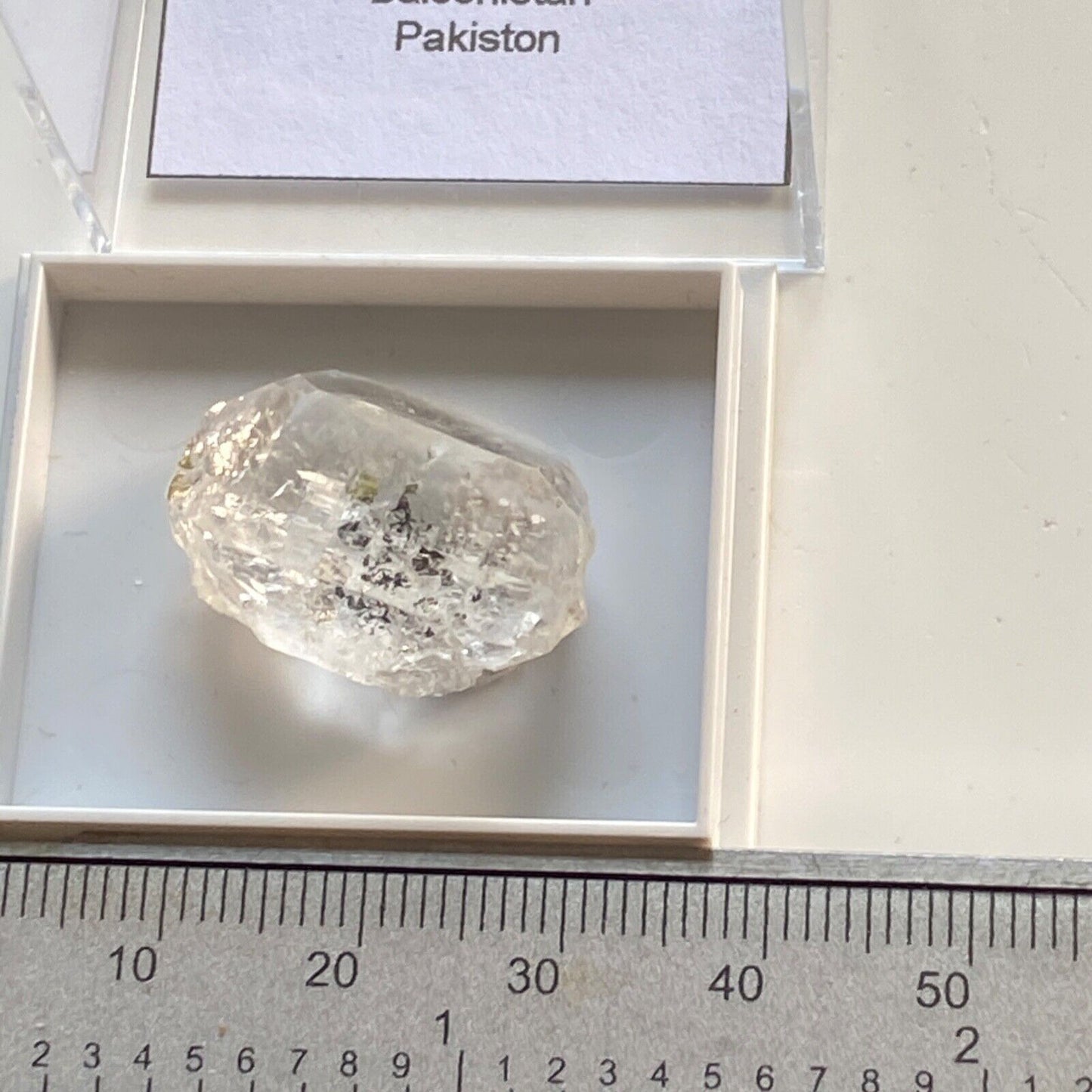 PETROLEUM QUARTZ IMPRESSIVE SPECIMEN FROM BALOCHISTAN, PAKISTAN 5g MF967