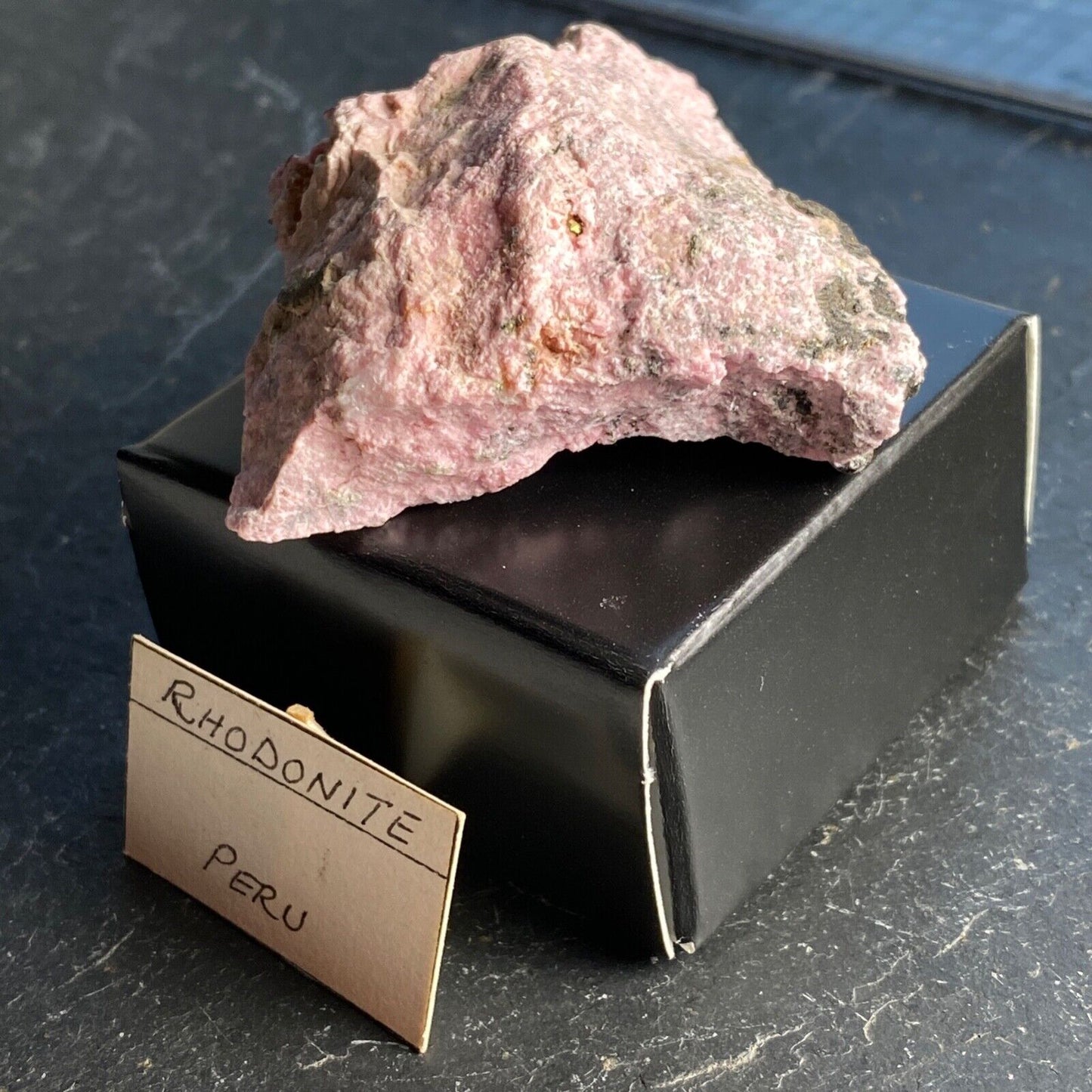 RHODONITE DE LA MINE DE SAN MARTIN, ANCASH, PÉROU. 66g MF1254