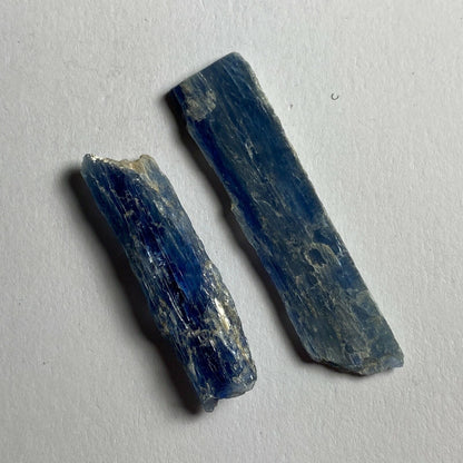 FORMES DE CRISTAL KYANITE x 2 TOTAL 8g [40Ct] MF9958