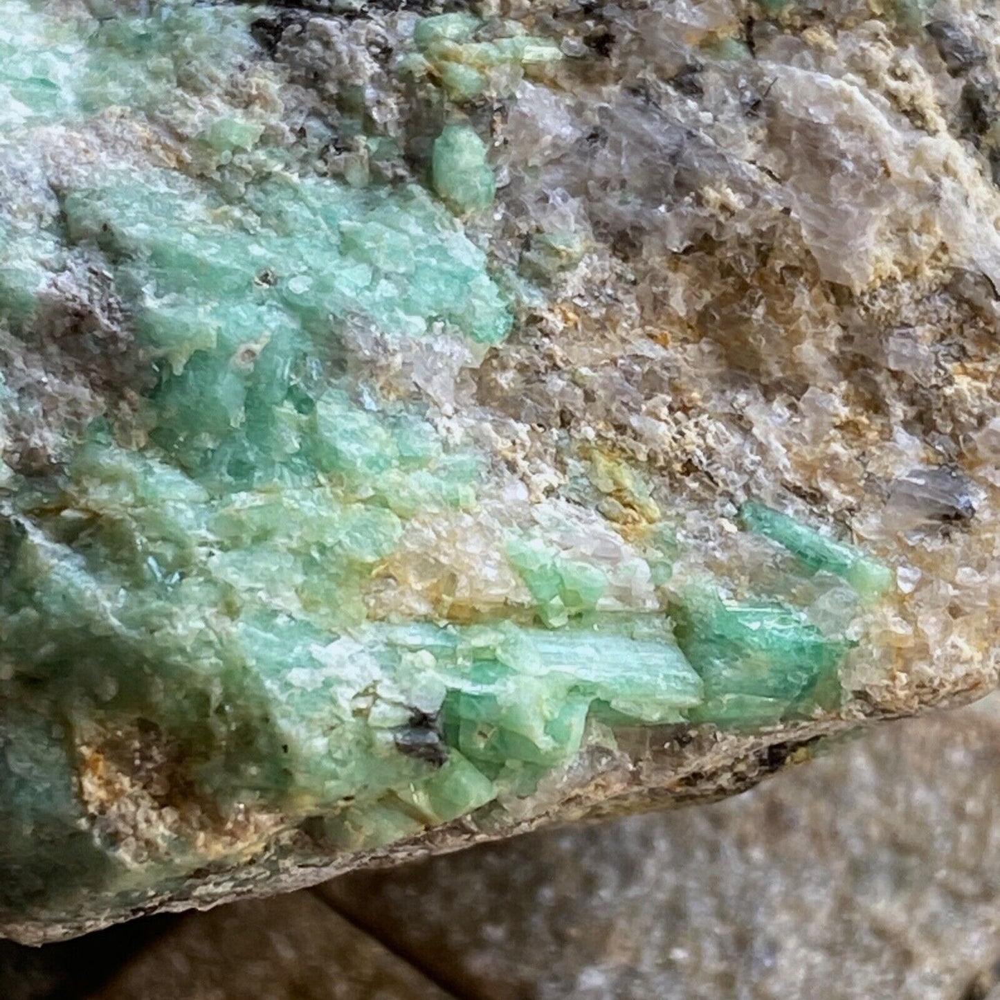 EMERALD BERYL ON MATRIX FROM DAYAKOU EMERALD MINE, CHINA 345g MF1103