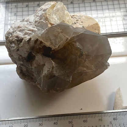 QUARTZ/TOPAZ ETC SUR MICROCLINE DE NAMIBIE 258g MF6972