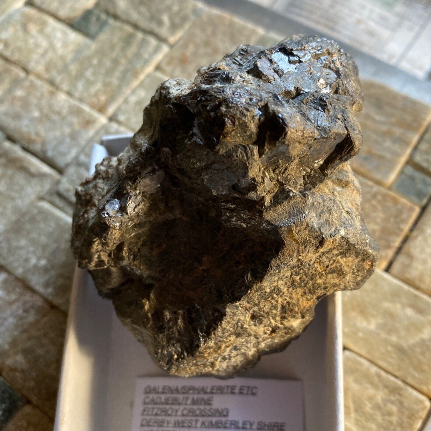 ÉCHANTILLON DE MINERAI DENSE SOLIDE DE GALÈNE/SPHALERITE D'AUSTRALIE. 320g MF1335