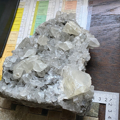 ASSEMBLAGE DE CRISTAL DE CALCITE ÉCHANTILLON IMPRESSIONNANT DE TAFF WELLS LOURD 1650g MF752