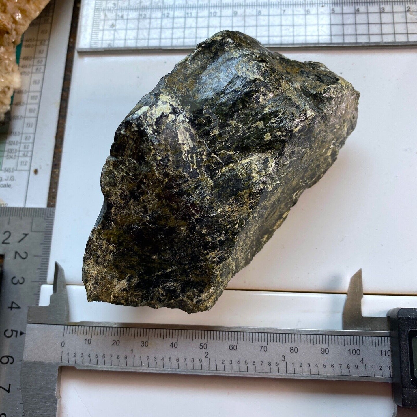 SERPENTINE FROM QUEBEC, CANADA WELL SIZED 340g MF363