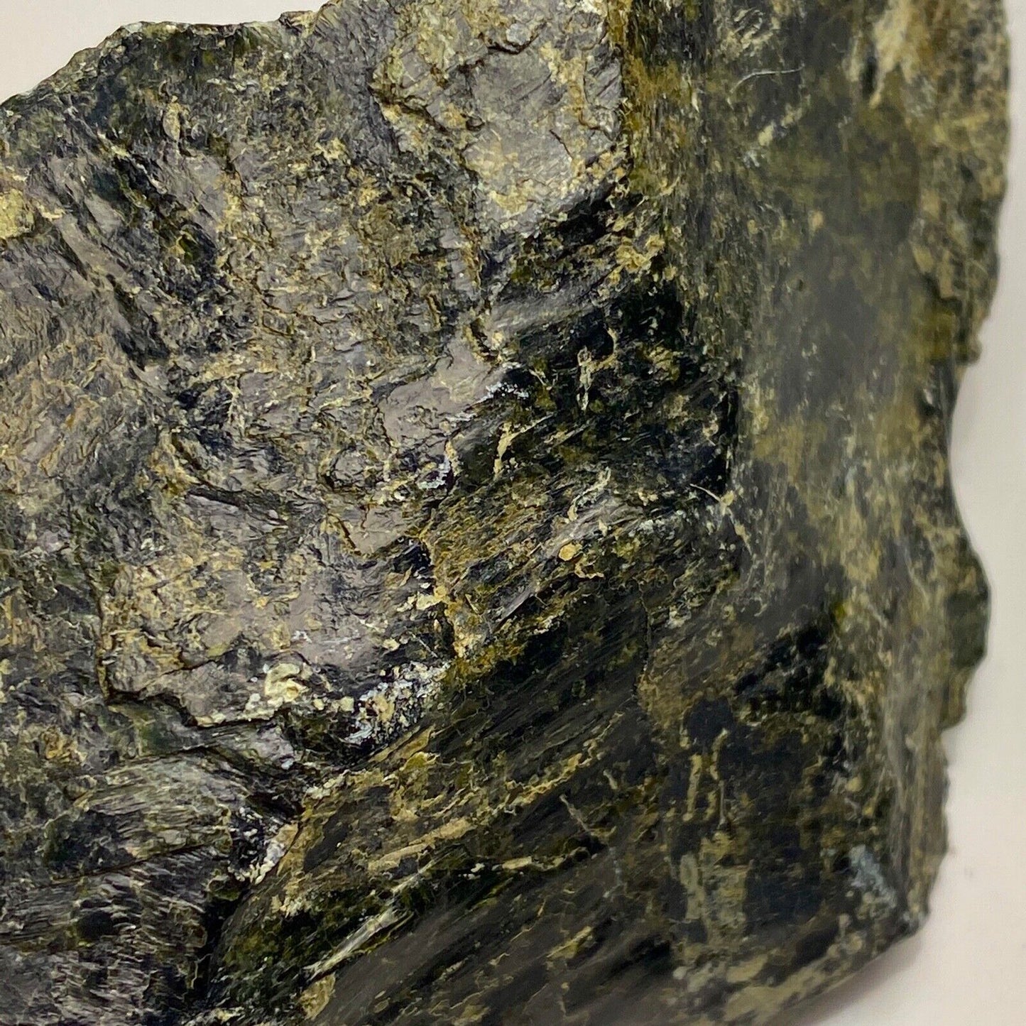 SERPENTINE FROM QUEBEC, CANADA WELL SIZED 340g MF363