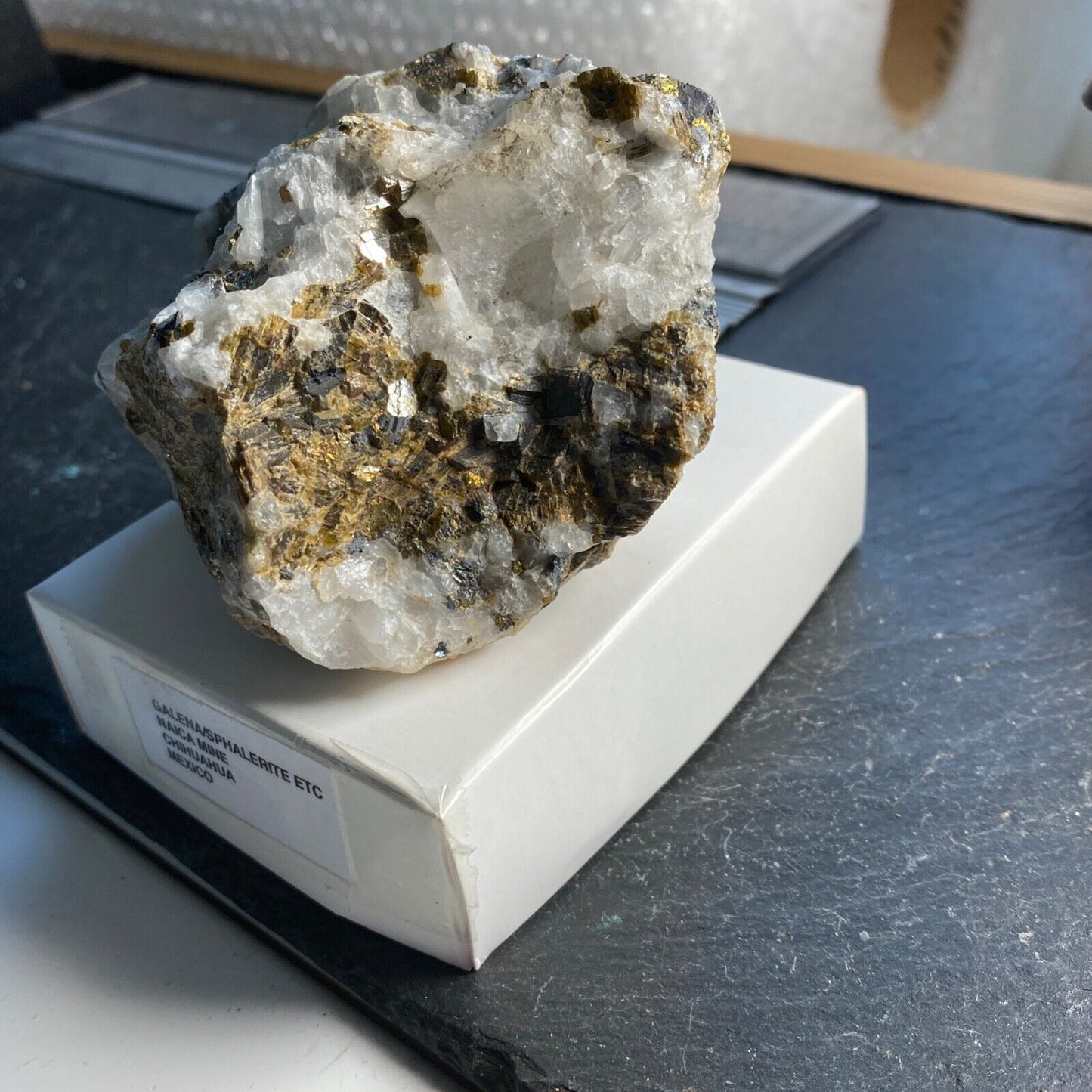 INTERESTING MULTI- MINERAL SPECIMEN FROM NAICA MINE, MEXICO LARGE 480g MF1179