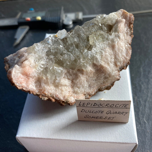 LEPIDOCROSITE ON QUARTZ FROM DULCOTE, SOMERSET. 220g MF1273