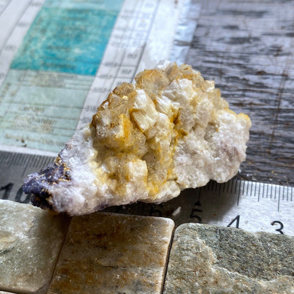 FLUORITE WITH BARYTE FROM DIRTLOW RAKE, DERBYSHIRE. 62g MF1110