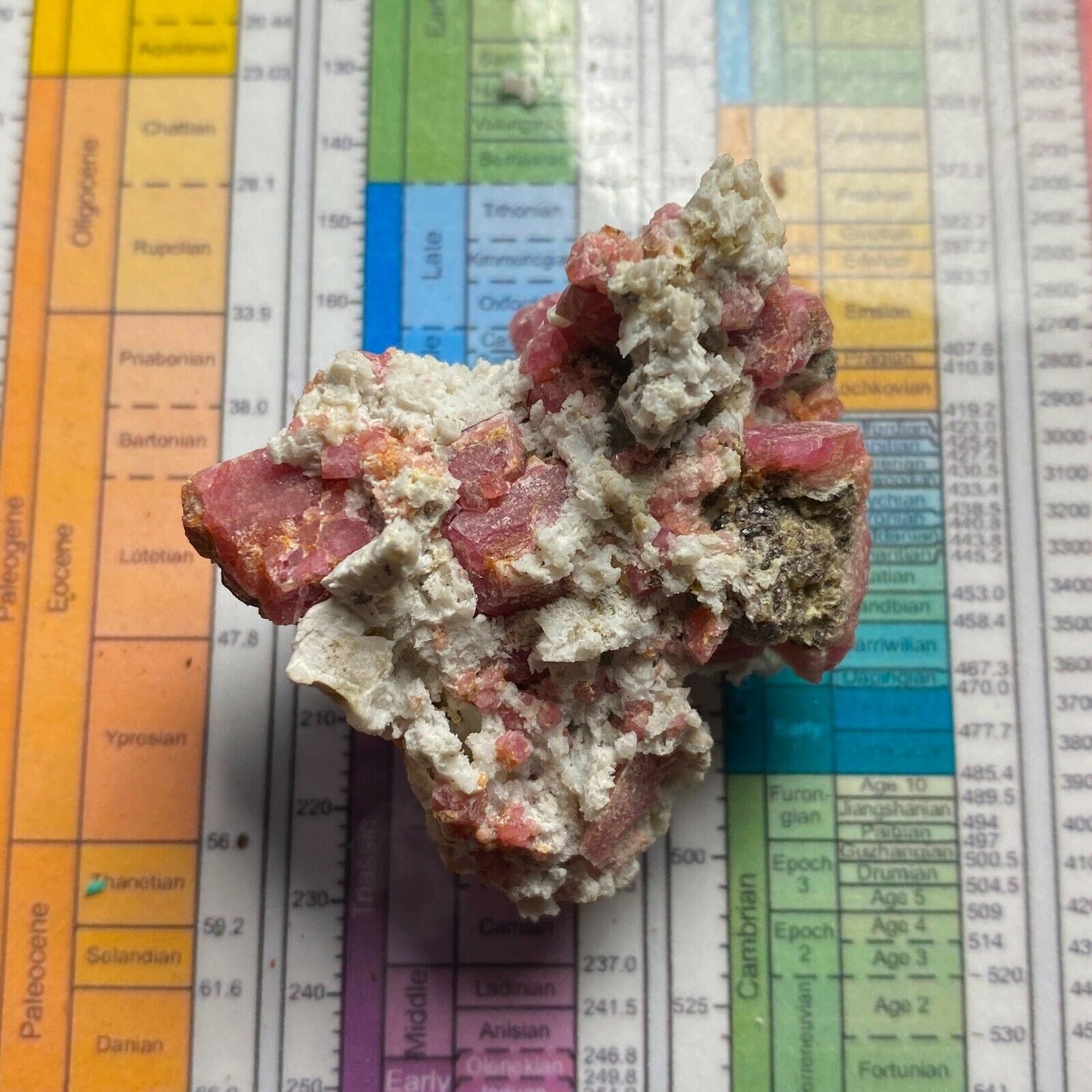 GROSSULAR GARNET IN MATRIX FROM MEXICO 38g MF3817