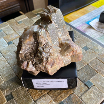 MICROCLINE/MUSCOVITE ETC FROM THE HUNZA VALLEY, PAKISTAN 398g MF1063