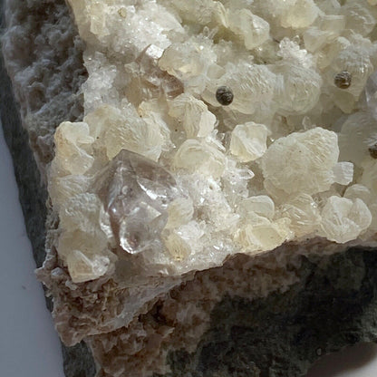 GYROLITE/OKENITE/CALCITE ETC FROM MAHARASHTRA, INDIA 31g MF811