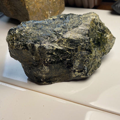 SERPENTINE FROM QUEBEC, CANADA WELL SIZED 340g MF363