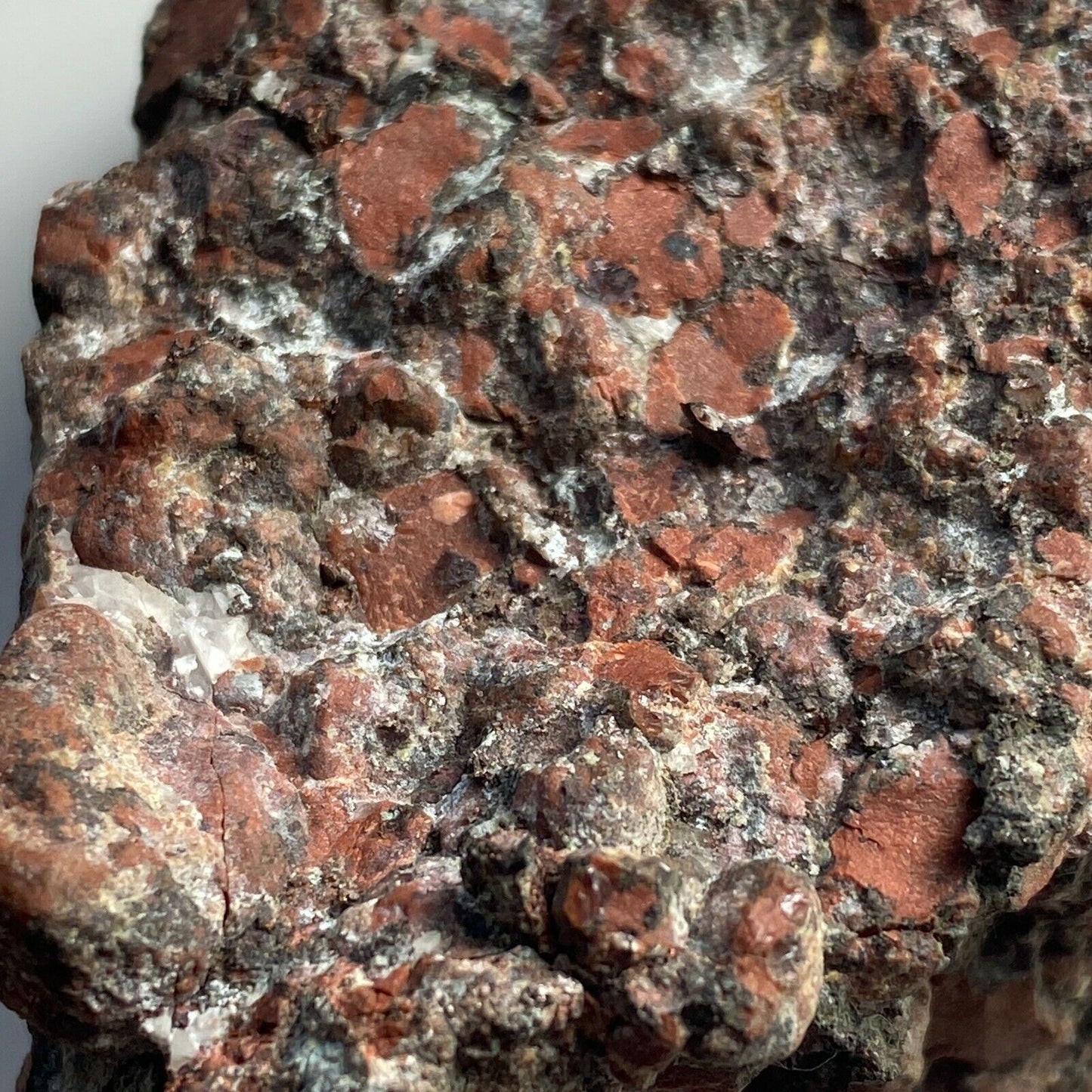 MUESTRA DE JASPE HEMATITE DE LA MINA BUCHENBURG, ALEMANIA 464g MF3469