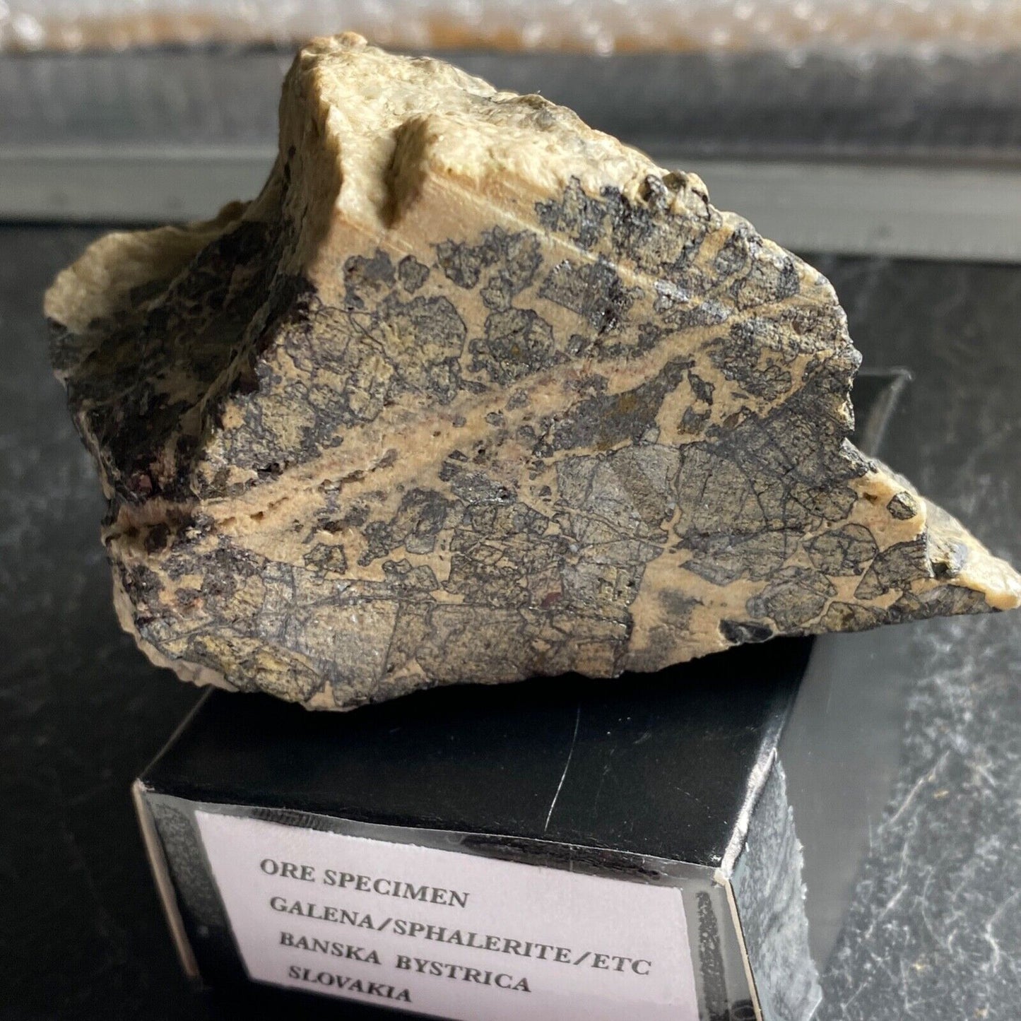 GALÈNE/SPHALERITE ETC DE BANSKA BYSTRICA, SLOVAQUIE. 350g MF982