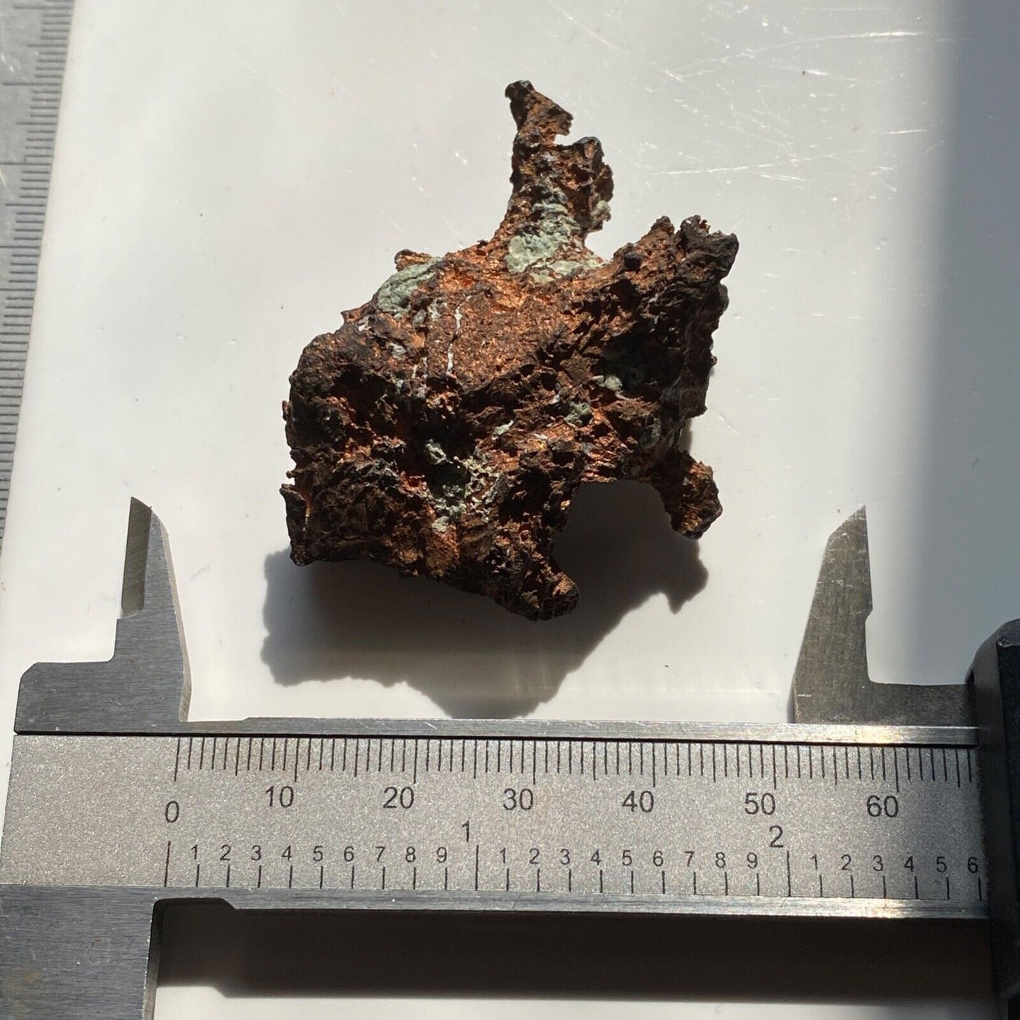 ESPECIMEN RARO DE COBRE NATIVO DE LA MINA AHMEEK, MICHIGAN. 84g MF1205