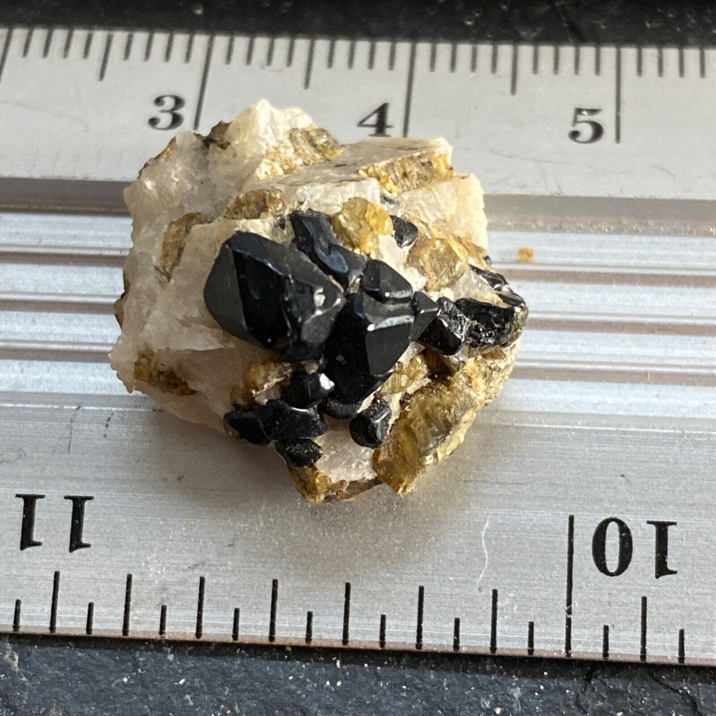 MUESTRAS RARAS DE ESPINEL/OLIVINA DE LA MINA PARKER, QUEBEC, CANADÁ. 5g MF1148