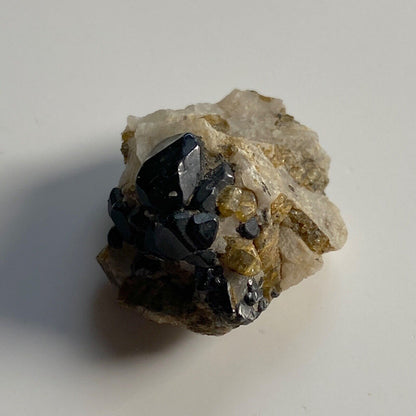 SPINELLE/OLIVINE RARE SPÉCIMEN DE LA MINE PARKER, QUÉBEC, CANADA. 5gMF1148