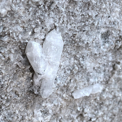 QUARTZ CRYSTAL MULTIPLES FROM HERJA MINE ROMANIA SUBSTANTIAL 1884g MF1128