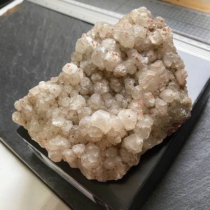 CALCITE AVEC HÉMATITE ÉCHANTILLON INHABITUEL DE LA MINE STANK, CUMBRIA LARGE 473gMF1177