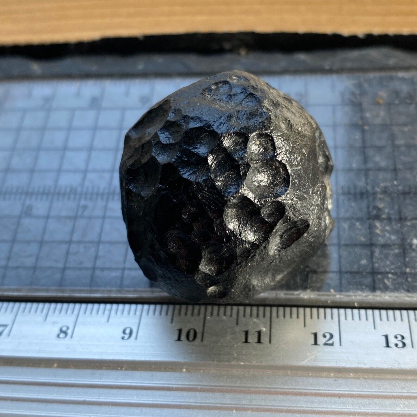 NODULE DE TEKTITE DE L'ÎLE DE HAINAN, CHINE 38g MF1034