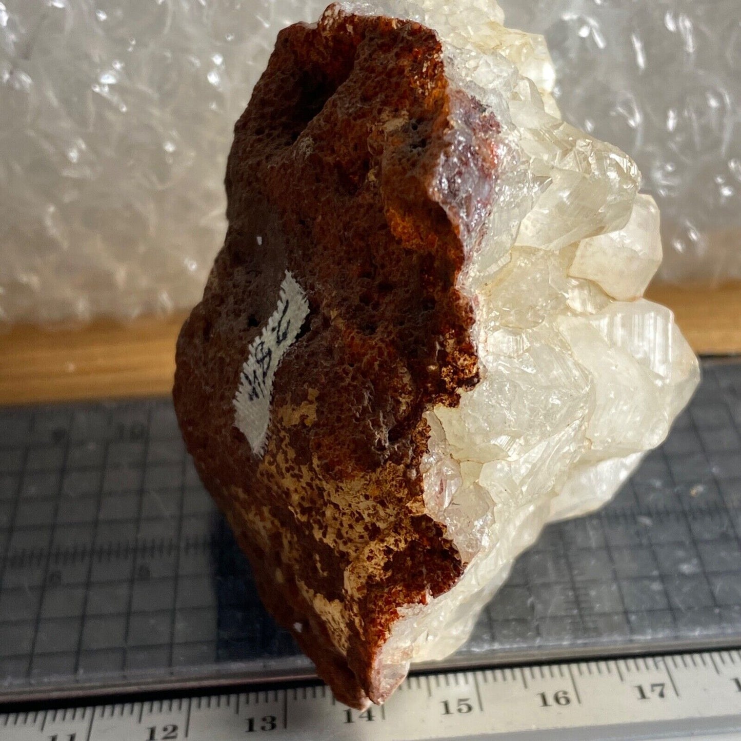 ASSEMBLAGE DE CRISTAL DE QUARTZ SUR GOETHITE DU MAROC 246g MF1076