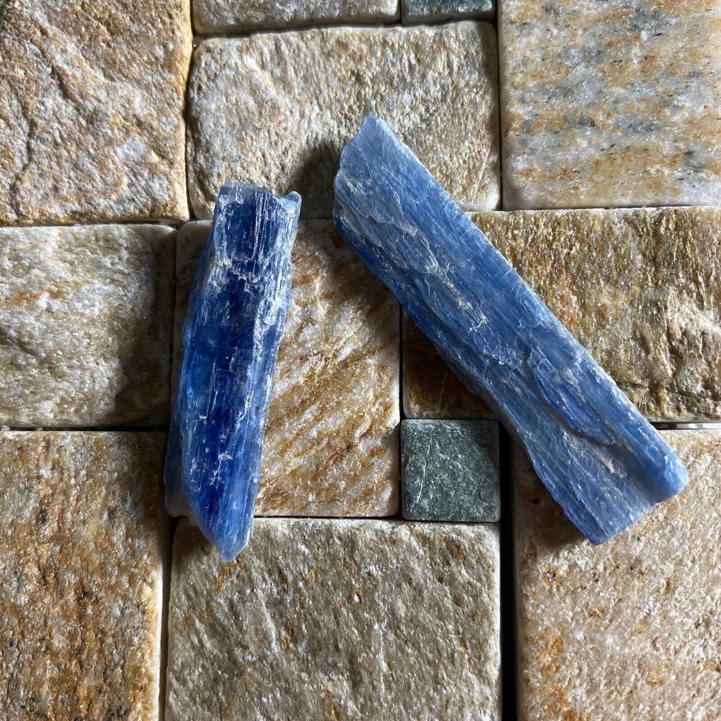 FORMES DE CRISTAL KYANITE x 2 TOTAL 8g [40Ct] MF9958