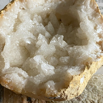 CALCITE EXQUISITE GEODE FROM MIBLADEN, MOROCCO 136g MF6550