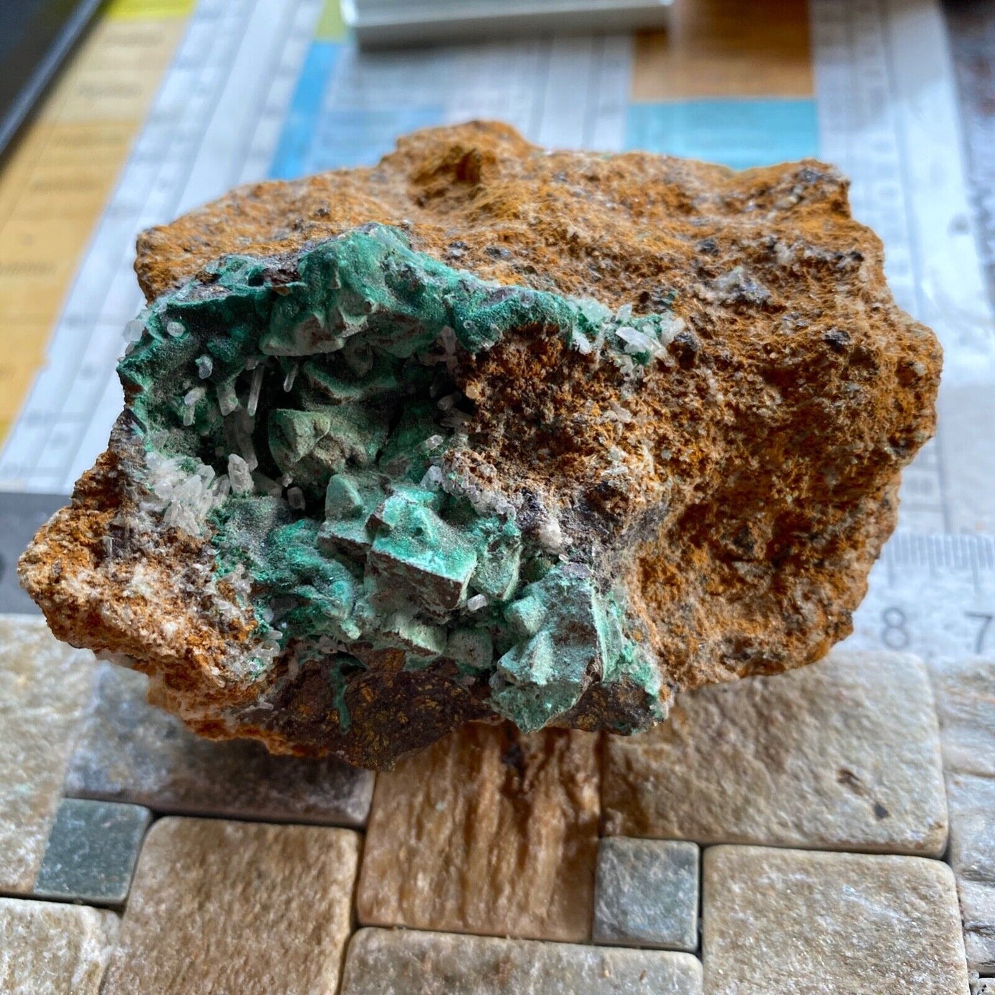 MALACHITE/CHALCOPYRITE/QUARTZ FROM CLIGGA MINE, CORNWALL