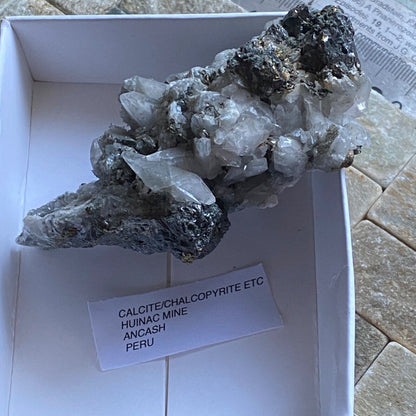 ESPECÍMENES MULTIMINERALES RAROS DE LA MINA HUINAC, PERÚ 175g MF1175