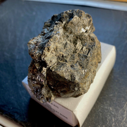 ÉCHANTILLON DE MINERAI DENSE SOLIDE DE GALÈNE/SPHALERITE D'AUSTRALIE. 320g MF1335