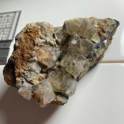 FLUORITE AVEC GALÈNE DE LA MINE ROGERLEY, CO DURHAM, ANGLETERRE. 435g MF6440