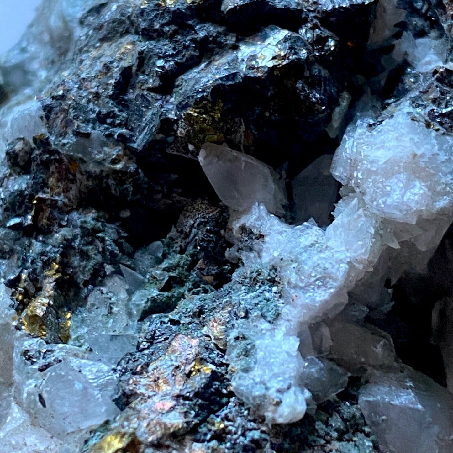 ESPECÍMENES MULTIMINERALES RAROS DE LA MINA HUINAC, PERÚ 175g MF1175