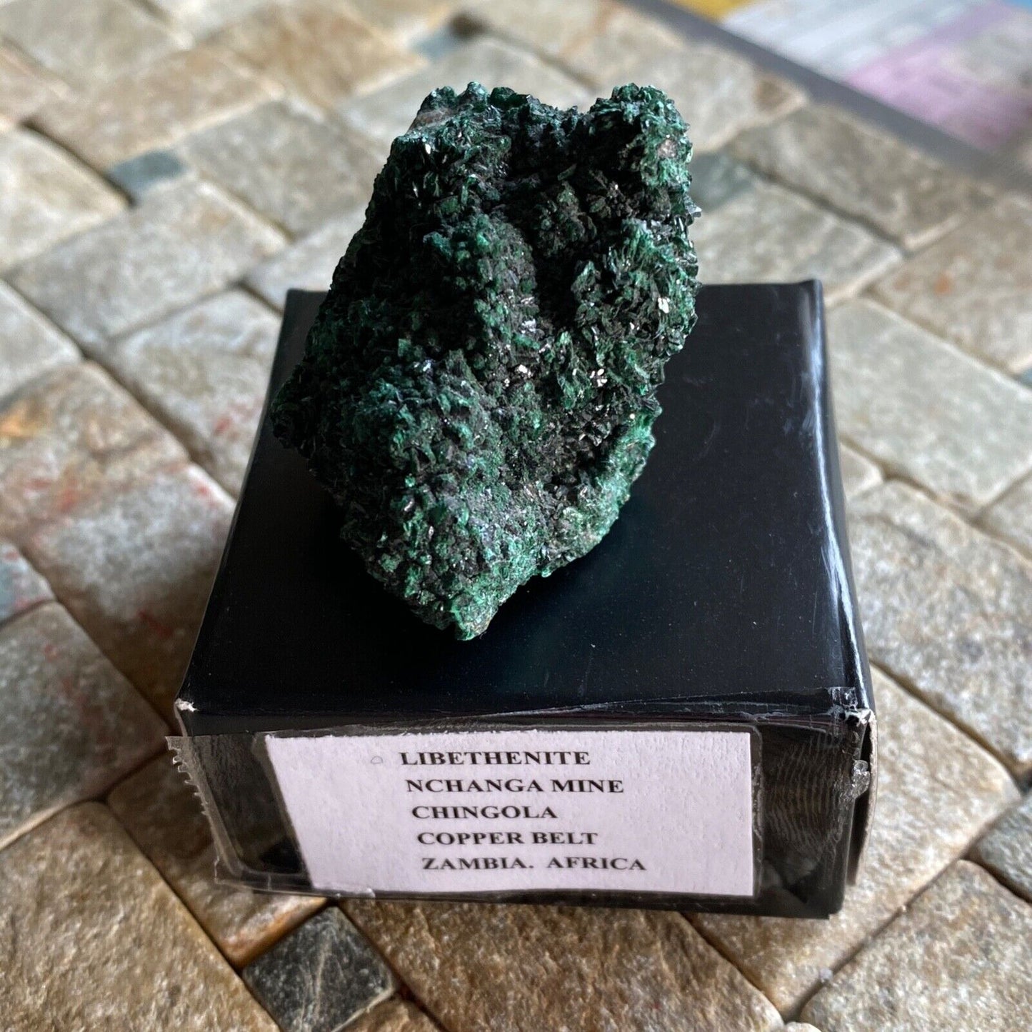 ESPECIMEN RARO DE LIBETENITA DE LA MINA NCHANGA, ZAMBIA 40g MF1019