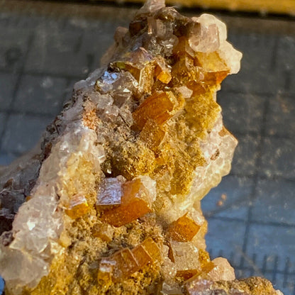 WULFENITE ON MATRIX FROM APEX MINE, MEXICO. 25g MF1190