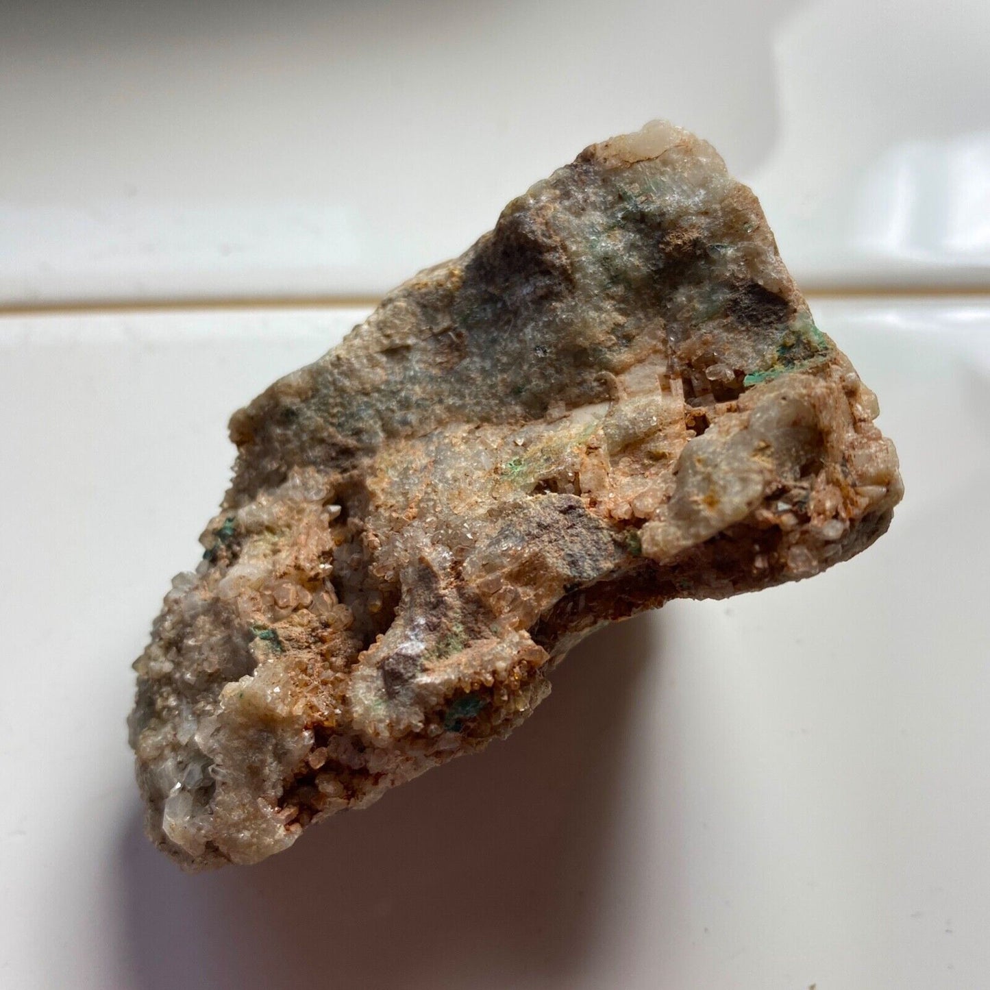 QUARTZ/CHRYSOCOLLE/MALACHITE ETC DE LA MINE LLECHWEDD, PAYS DE GALLES. 114g MF784