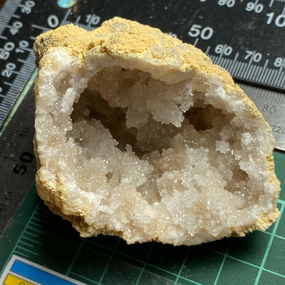 QUARTZ GEODE BEAUTIFUL NATURAL DRUSY CRYSTALLISATION FROM MOROCCO 127g MF9788